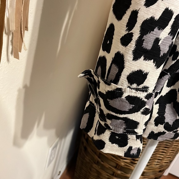 Silk Gray and Black Leopard Print Jacket by A. Giannetti / Size Large - Picture 4 of 10
